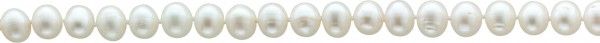 Perlenkette – Wunderschöner Süsswasserzuchtperlencollier in 45cm. Die Perlen dieses Colliers verlaufen gleichmässig ca. Ø 8-9mm. Die weissen Süsswasserzuchtperlen sind leicht eiförmig. Der Karabinerverschluss ist in Sterlingsiber 925/-. Gewicht 50gr. Ein