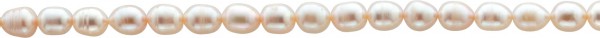 Perlenkette – Süsswasserzuchtperlencollier in 47 cm länge. Die Perlen dieses Colliers verlaufen gleichmässig ca. Ø 8,6 mm. Die Süsswasserzuchtperlen sind in Tonnenform, pfirsichtfarben.Der Verschluss besteht aus Metall, weiss. Gewicht 43,2gr. Ein elegante