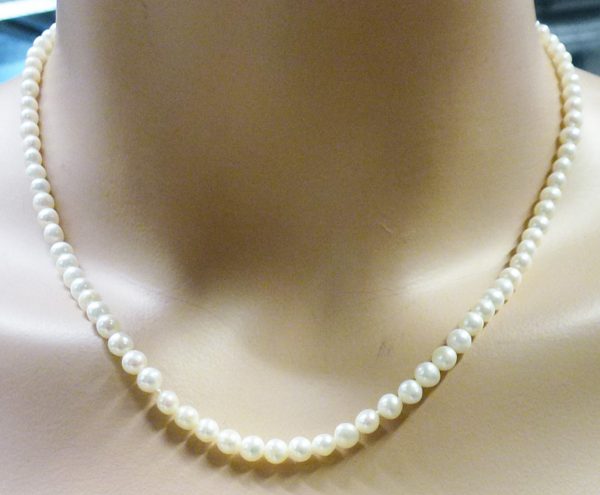 Perlenkette – Süßwasserzuchtperlencollier 42cm