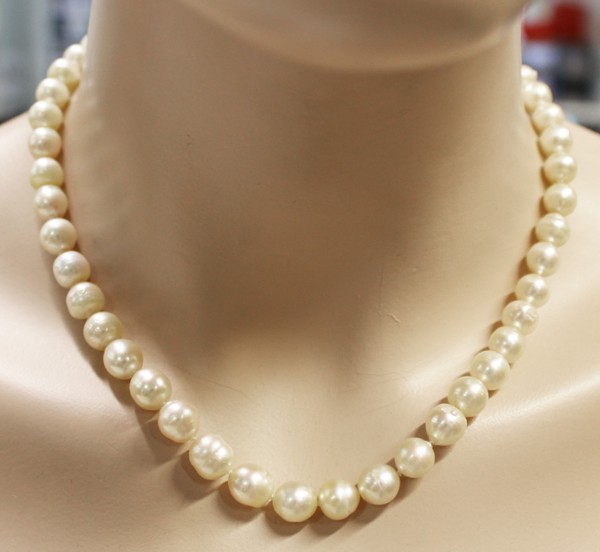 Perlenkette/ Perlencollier, Sterling Silber 925/-, japanische Akoyazuchtperlen, leicht Barock, Laenge42cm
