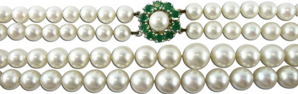Perlenkette – Perlencollier Weißgold 585 japanische Akoyazuchtperle 10 grüne Smaragde
