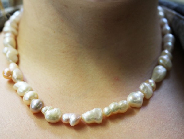 Perlenkette – Perlencollier  japanische Biwazuchtperlen pastellfarbenes  Luester weiss pink orange Sterling Silber 925 Schliesse Raritaet