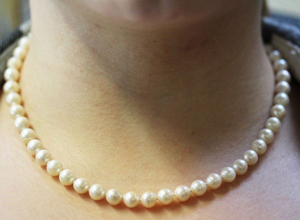 Perlenkette Perlencollier  japanische Akoyazuchtperlen Gelbgold 585 Schliesse weisses Luester Schnaeppchenpreis