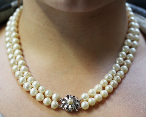 Perlenkette Perlencollier japanische Akoyazuchtperlen zweireihig Sterling Silber 925 Schliesse Saphire