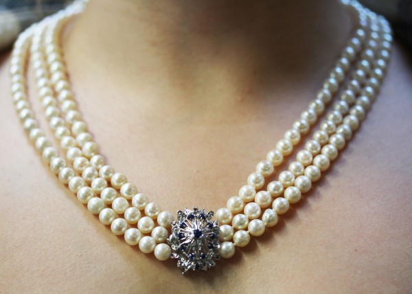 Perlencollier Perlenkette  japanische Akoyazuchtperlen  Luxusqualitaet Weissgoldschliesse 18Kt