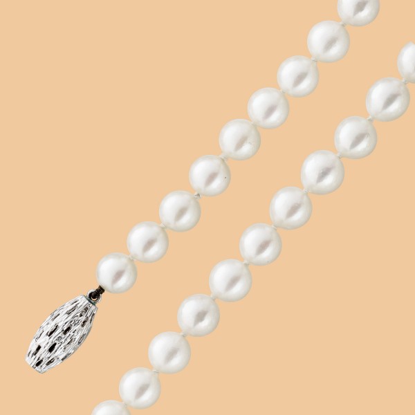 Perlenkette – Perlencollier japanische Akoyazuchtperle Schließe Weißgold 585 Olivenform Lapponia Look