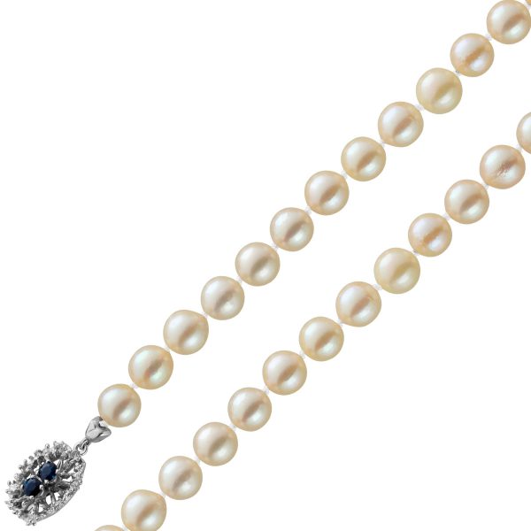 Perlenkette feine Japanische Akoyaperlen ganz runde Perlen feines Lüster Weißgold Schließe 585 blaue leuchtende Safire Edelsteine