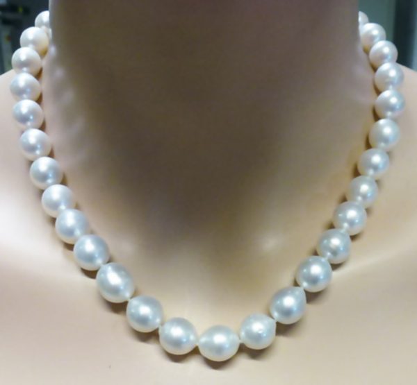 Perlenkette – Südsee Zuchtperlen Perlencollier mit Karabinerverschluß in Gelbgold 585