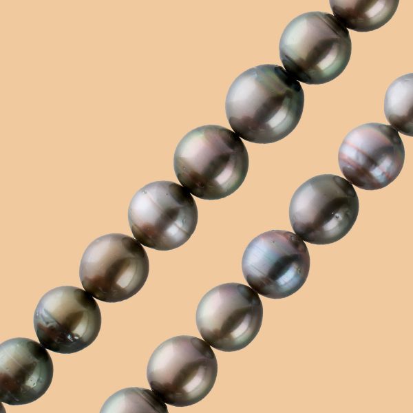 Tahitiperlenkette fast runden Perlen schwarz-antrazit leicht Rosefarben wenige Einschlüsse Gelbgold 585 Karabiner