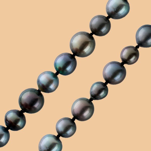 Tahiti Perlenkette fast ganz rund schwarz anthrazit Farben fast keine Einschlüsse im Verlauf Silber 925 Karabiner mit Görg Zertifikat